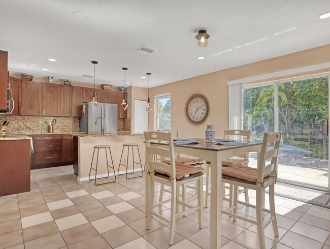 Foto del edificio - 1950 Wisteria St