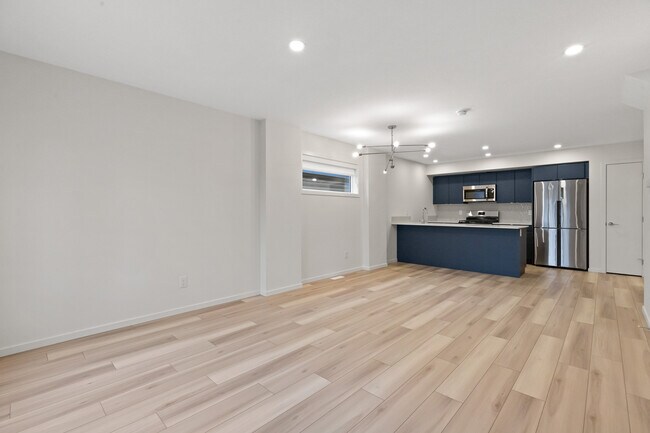 Building Photo - 11440-11487 87 St NW