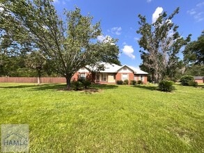 Building Photo - 380 Tremain Dr