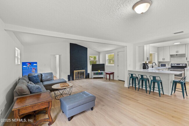 Building Photo - 7059 Tynan Ave