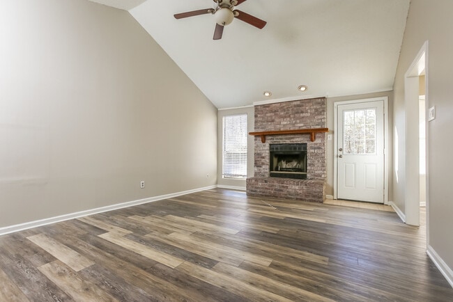 Building Photo - 14806 White Oaks Ln