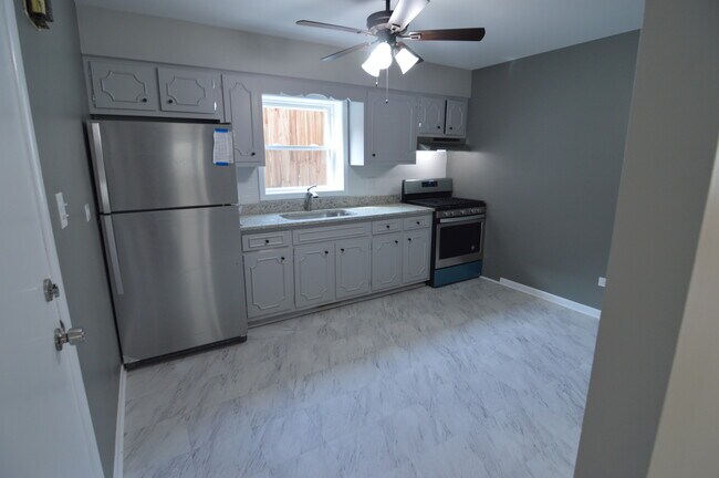 Building Photo - 2064 N 18th Ave