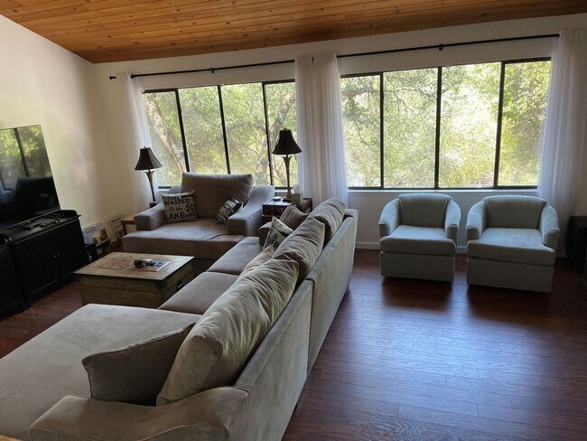 Foto del edificio - 3 bedroom, 2 bath remodeled home in Lake Wildwood, Penn Valley, CA 95946