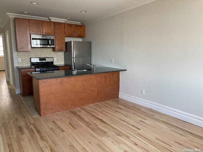 Building Photo - 1109 Ocean