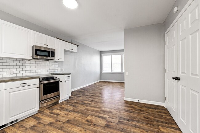 Building Photo - 2046 Woodland Ave