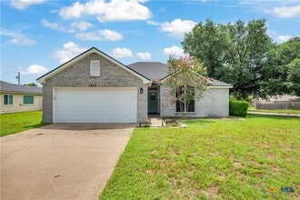 Building Photo - 1417 Ridgeway Dr