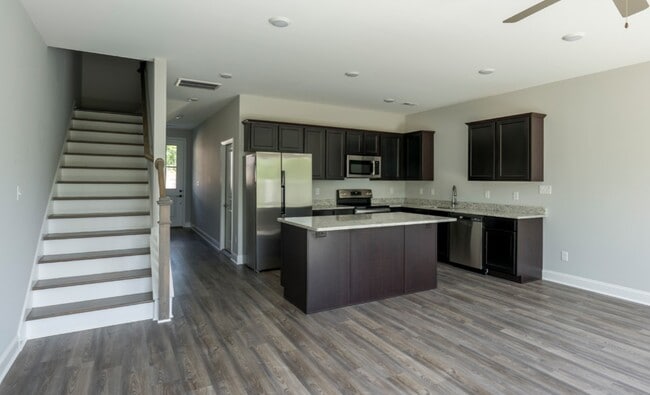 Kitchen - 475 Harper Village Way