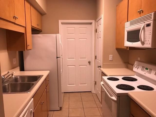 Building Photo - Great 2 Bedroom Unit at Creets Crossing