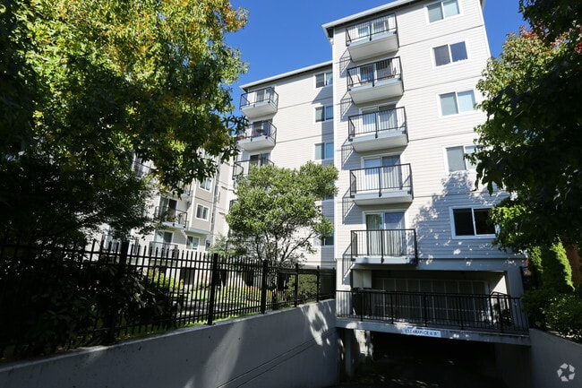Foto del edificio - King Arthurs Court