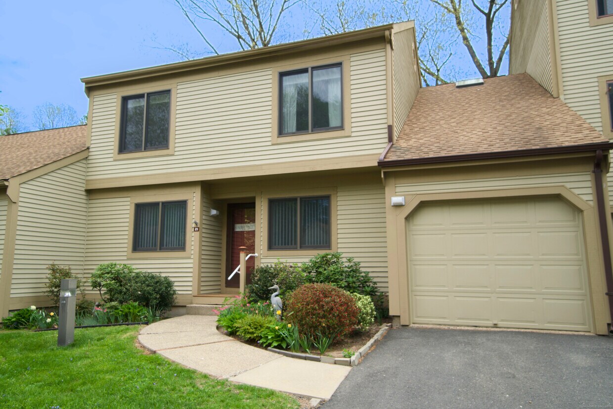 Foto principal - 21 Ashford Dr