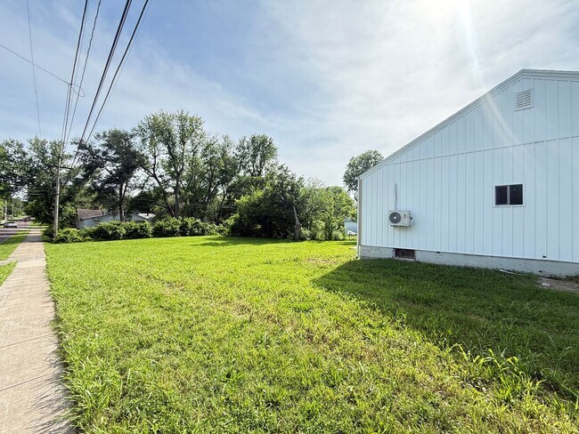 Foto del edificio - 2 Bed 1 Bath Springfield, MO
