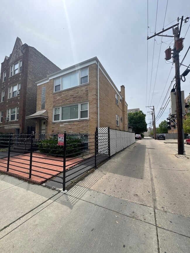 Building Photo - 5544 N Campbell Ave