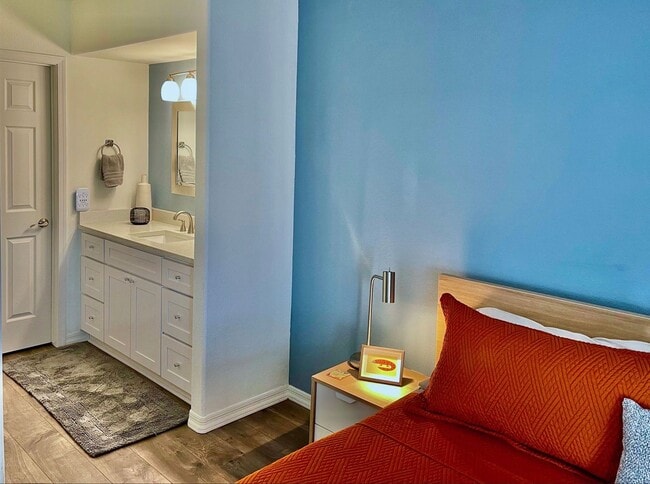 Foto del edificio - Furnished Modern Living at The Greens