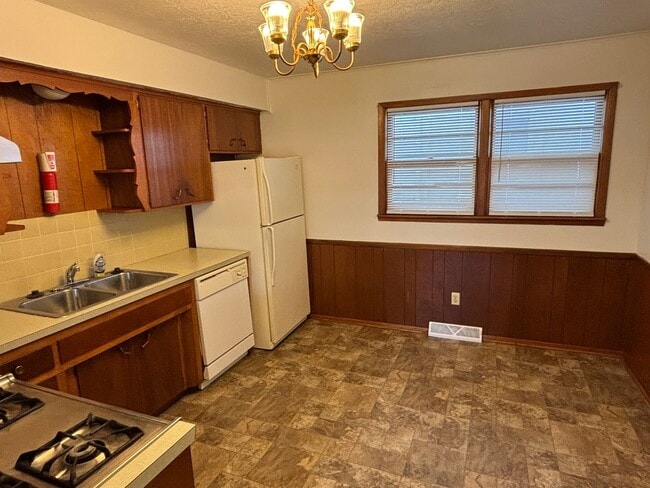 Building Photo - Cute 2 bedroom 1 bath