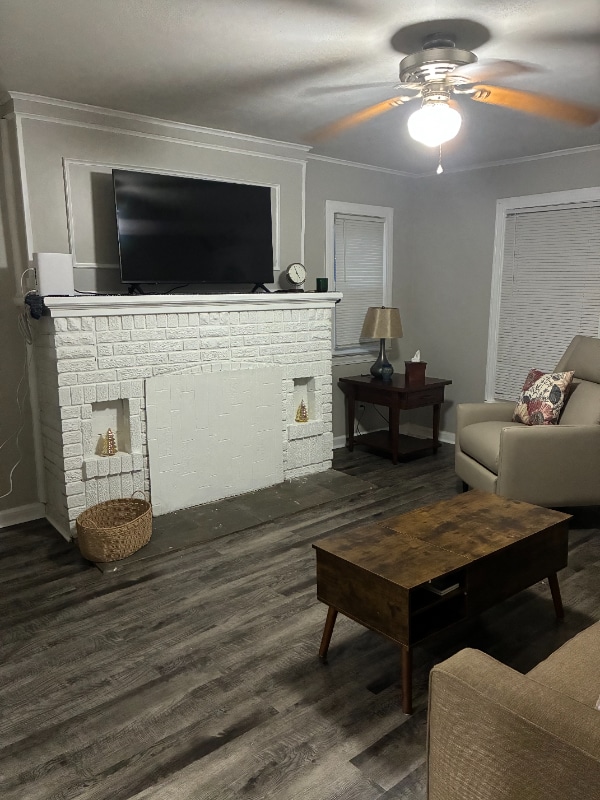 Building Photo - 4418 N Cypress Ave