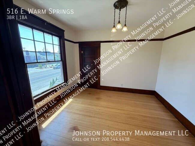 Foto del edificio - 516 E Warm Springs Ave