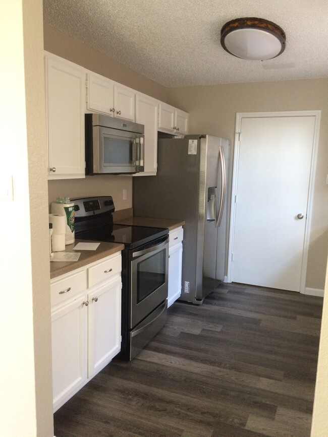 Bright Kitchen (Tenant to provide refrigerator) - 1205 W Hudgins St