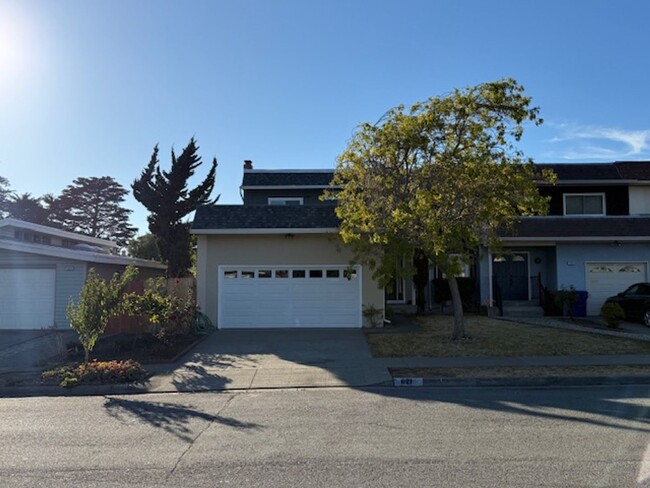 Building Photo - 3-Bedroom Home Near Kennedy High School