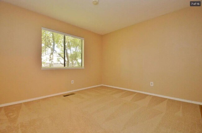 Foto del edificio - $2,790 - GORGEOUS TWO BEDROOM CENTRAL FREM...