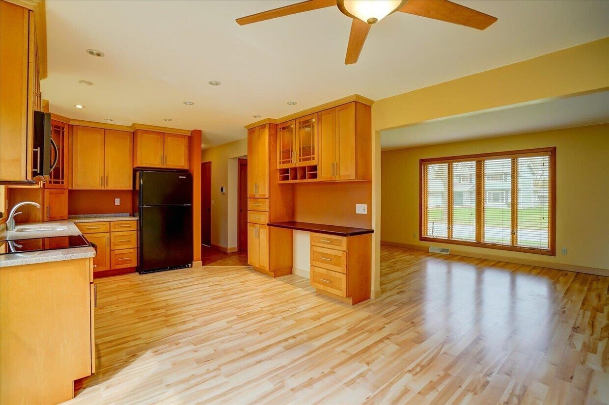 Primary Photo - 5117 Hackney Way