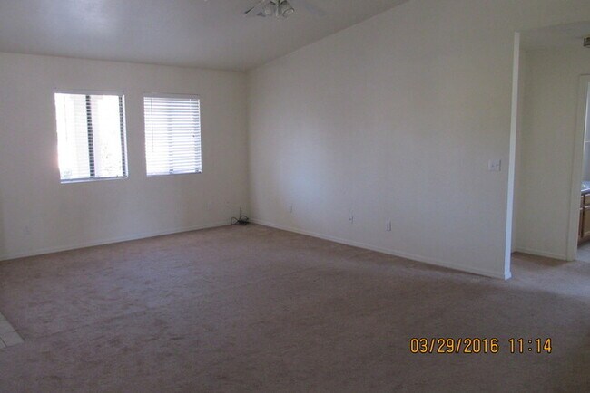 Building Photo - 1412 E Cottonwood Dr