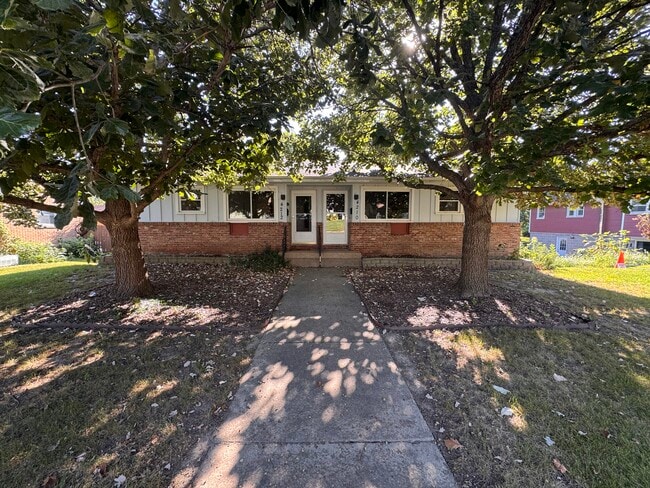 Building Photo - 4212 N Columbus Ave