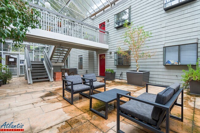 Foto del edificio - Remodeled Condo | Downtown Palo Alto | Near Stanford