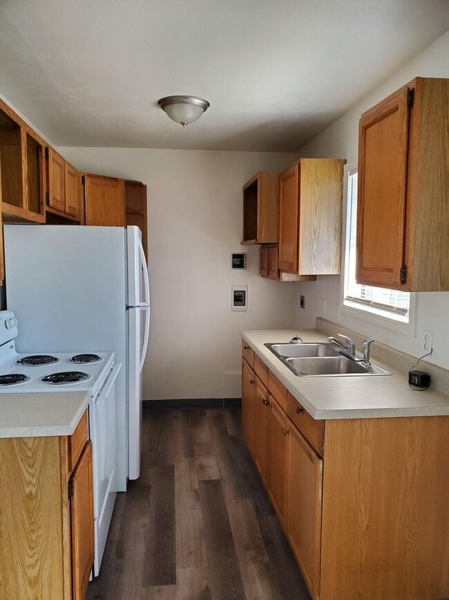 Building Photo - Three bedroom home close to schools and do...