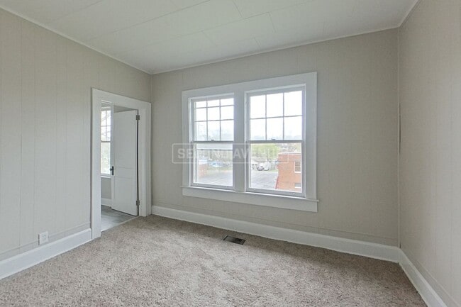 Foto del edificio - 3311 Bonds Ave