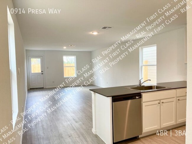 Photo - 10914 Presa Wy House