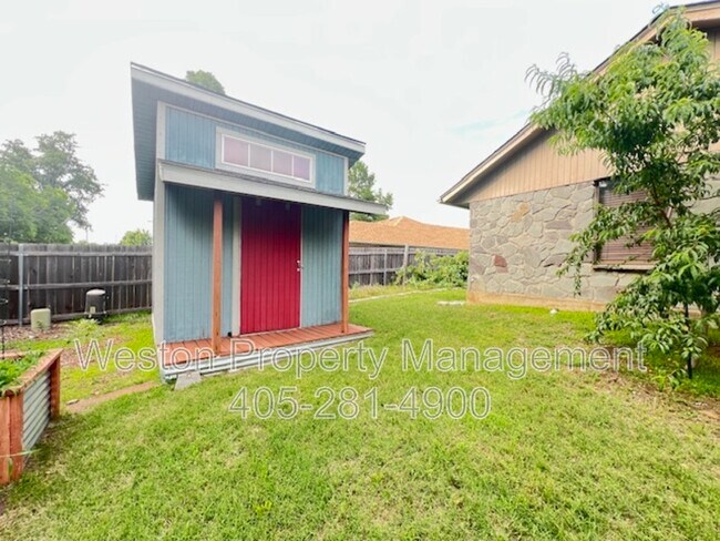 Foto del edificio - 1615 Honeysuckle Ln