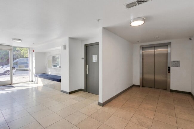 Building Photo - 4040 N Hall St