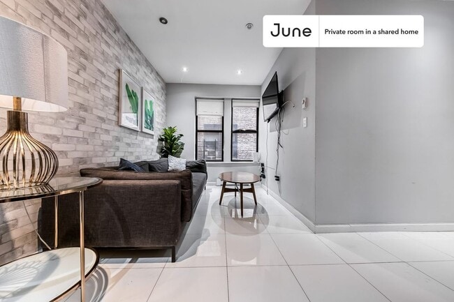 Room in Shared 3 bed/1 bath home - Room in Shared 3 bed/1 bath home