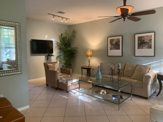 Foto del edificio - 188 W Thatch Palm Cir