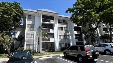 Building Photo - 711 N Pine Island Rd