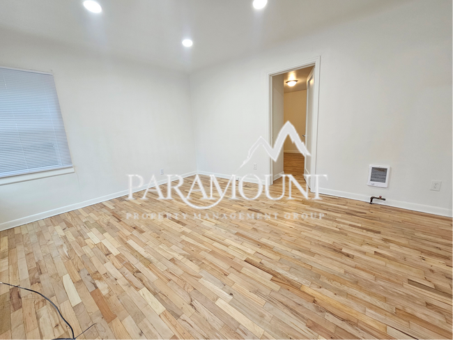 Building Photo - Newly Remodeled 1 Bedroom in a Great Locat...