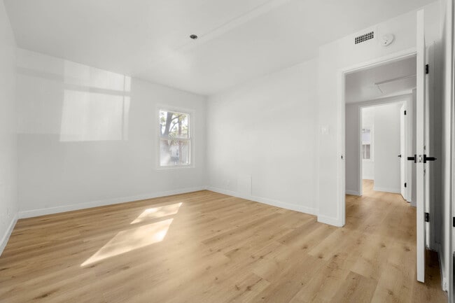 Building Photo - 8808 Belford Ave