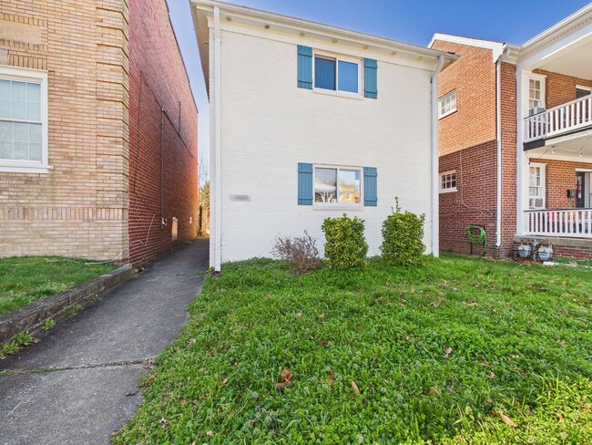 Building Photo - 3509 Park Ave