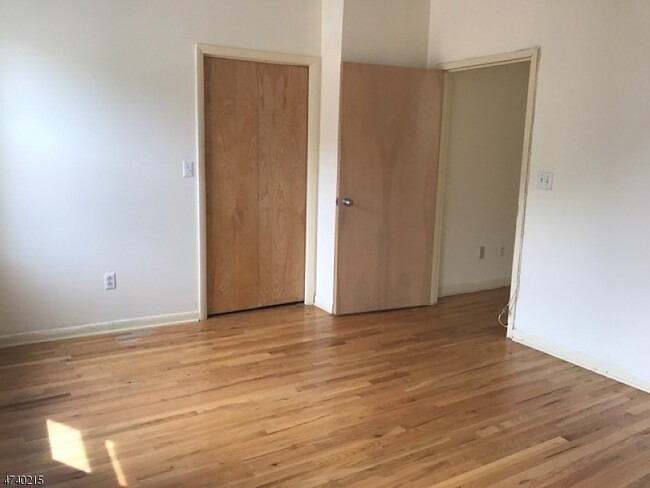 Building Photo - 41 N Ave E