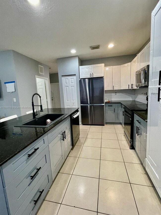 Building Photo - 4011 SW 149th Pl