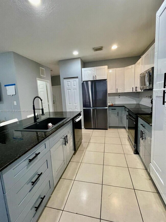 Foto del edificio - 4011 SW 149th Pl