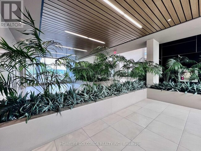 Building Photo - 9608-9608 Yonge St