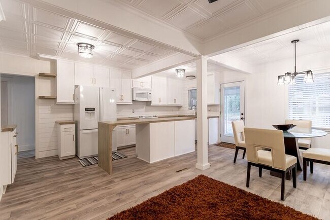 Building Photo - Price Improvement! Master Bedroom with Kit...