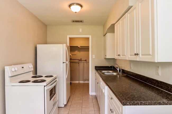 Building Photo - Now Leasing Move-in Ready 3BR 2BA home!