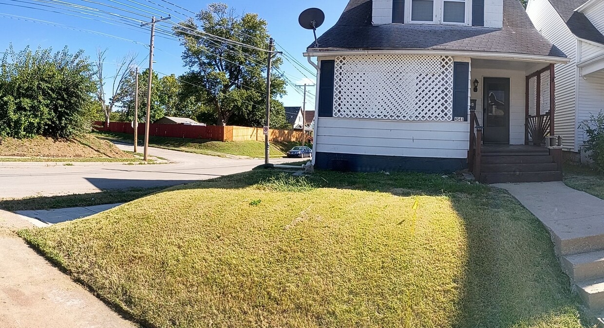 Primary Photo - Cute Update 2 bedroom in convenient location!