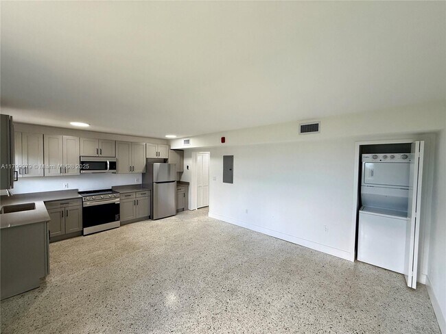 Foto del edificio - 180 NE 57th St