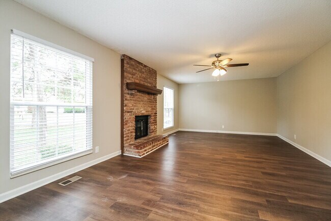 Building Photo - 616 Country Meadow Ct