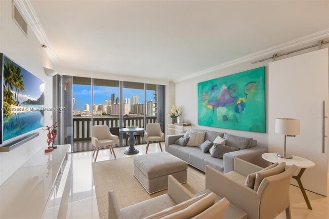 Foto del edificio - 3000 E Island Blvd