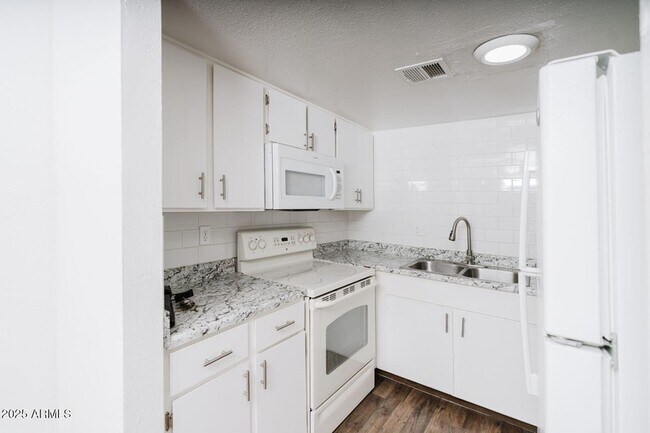 Foto del edificio - 2690 N 43rd Ave