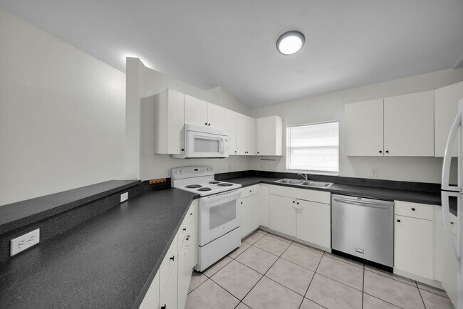 Foto del edificio - 2033 Andalusia Blvd